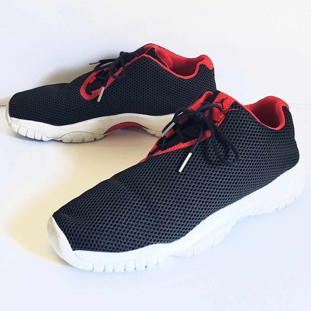 Nike Air Jordan Future Low 724813-001 Youth Size 6.5 Womens Size 8 Black Red